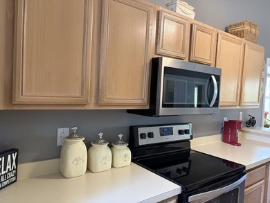 Don't miss out on this desirable top floor end unit offering - photo 47