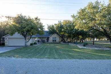 This exceptional Austin stone home offers 3 bedrooms, 2 - photo 3
