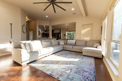 This exceptional Austin stone home offers 3 bedrooms, 2 - photo 5