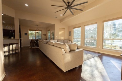 This exceptional Austin stone home offers 3 bedrooms, 2 - photo 6