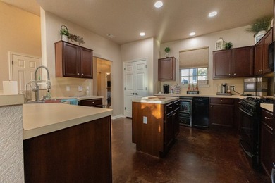 This exceptional Austin stone home offers 3 bedrooms, 2 - photo 8