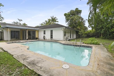 Lake Wellington Home Active Under Contract in Wellington Florida