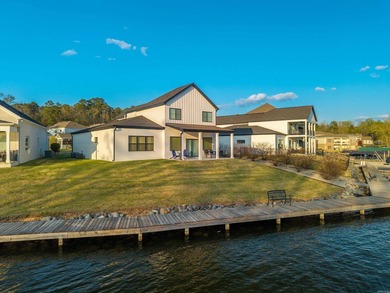 Welcome to this beautiful 4-bedroom, 3.5-bath lake home in the - photo 47