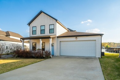 Welcome to this beautiful 4-bedroom, 3.5-bath lake home in the - photo 49