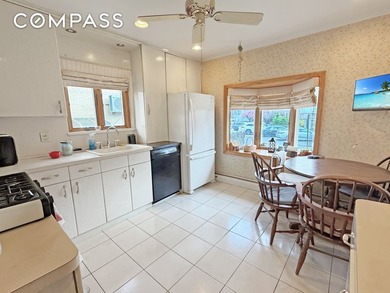 Escape to your very own private oasis in the exclusive, gated - photo 7