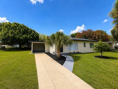 DOUBLE LOT! Stunning fully renovated home on a rare double lot - photo 3