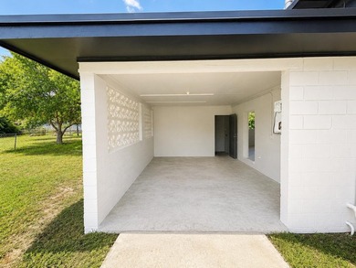 DOUBLE LOT! Stunning fully renovated home on a rare double lot - photo 4