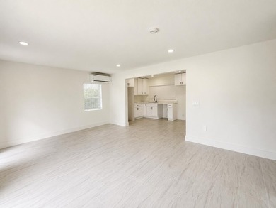 DOUBLE LOT! Stunning fully renovated home on a rare double lot - photo 7