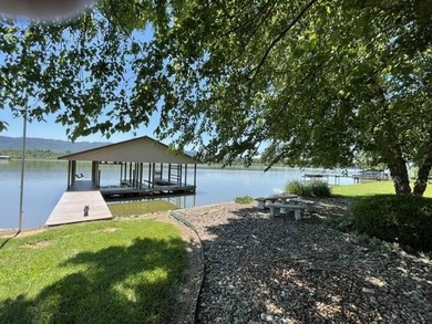 A rare find: Quality Custom built Lake house. 121 feet of water - photo 18
