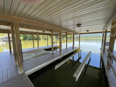 A rare find: Quality Custom built Lake house. 121 feet of water - photo 20