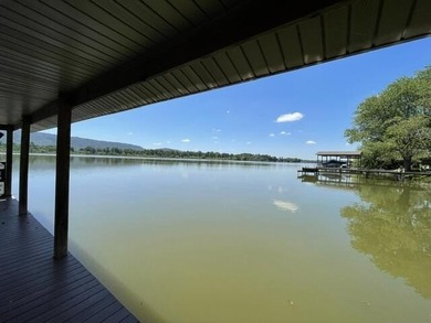 A rare find: Quality Custom built Lake house. 121 feet of water - photo 21