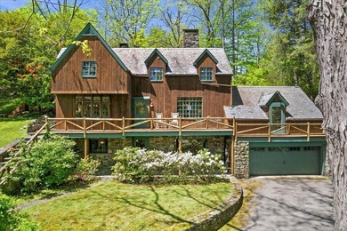 Lake Home For Sale in Stroudsburg, Pennsylvania