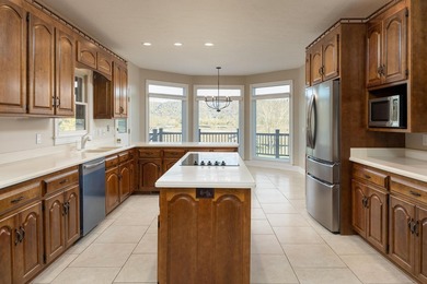 A rare find: Quality Custom built Lake house. 121 feet of water - photo 37