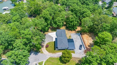 Ky Lake waterfront home on 1.4 acres with private dock and - photo 2