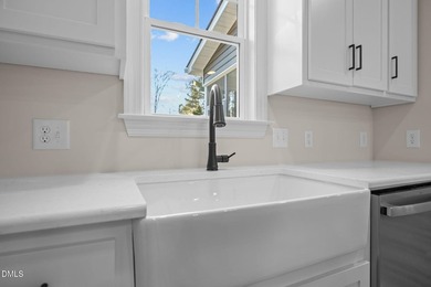 Welcome to this stunning new construction home in a resort style - photo 6