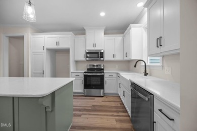 Welcome to this stunning new construction home in a resort style - photo 7