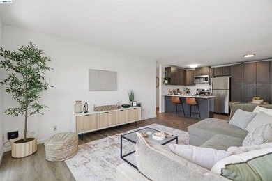 Bright third-floor with city views, stone kitchen, custom closet - photo 8