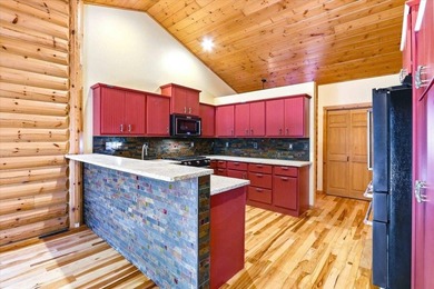 Exceptional Custom Built Log Home on Lake Petenwell! This 4+ - photo 11