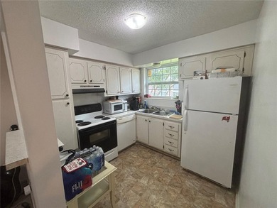 Welcome to easy Florida living in the highly sought-after 55+ - photo 12