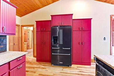 Exceptional Custom Built Log Home on Lake Petenwell! This 4+ - photo 15