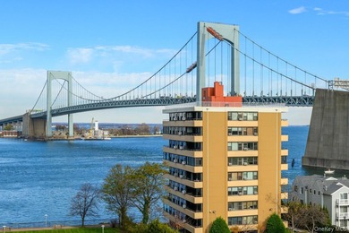 (private lake, pond, coastal) Home Sale Pending in Beechhurst New York