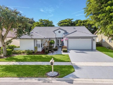 This well-maintained 3-bedroom, 2-bath single-family home is - photo 1
