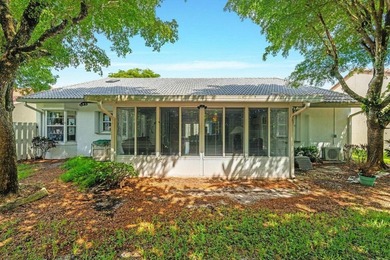 This well-maintained 3-bedroom, 2-bath single-family home is - photo 2