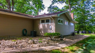 Welcome to 691 Timothy Drive in Holiday Lakes! This beautifully - photo 55