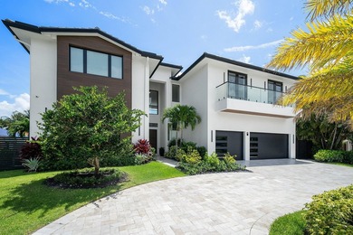 Completed in 2026, this Luxurious Deepwater Estate showcases 84' - photo 2