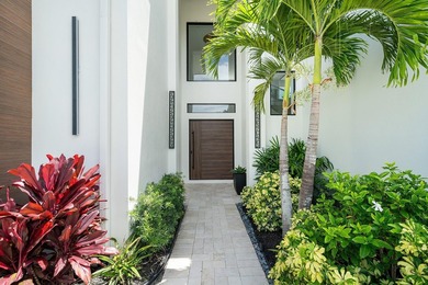 Completed in 2026, this Luxurious Deepwater Estate showcases 84' - photo 3