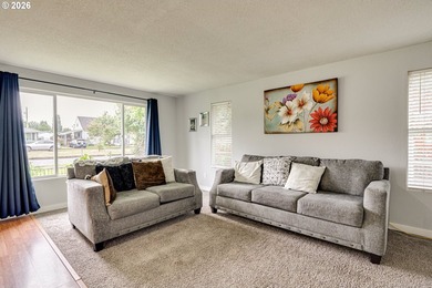 Welcome home to this charming bungalow situated on a spacious - photo 3