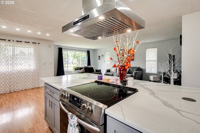 Welcome home to this charming bungalow situated on a spacious - photo 7