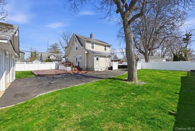Welcome to 197 S 4th Street-where classic Victorian Colonial - photo 35