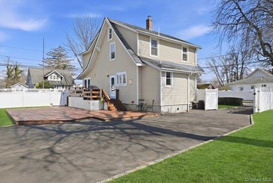 Welcome to 197 S 4th Street-where classic Victorian Colonial - photo 36