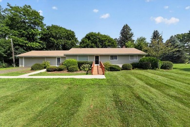 Enjoy the comfort and convenience of one-level living in this - photo 4
