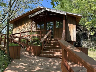 FLIPPIN COMMERCIAL BUILDING IN HIGHLY VISIBLE LOCATION W/HWY 62B