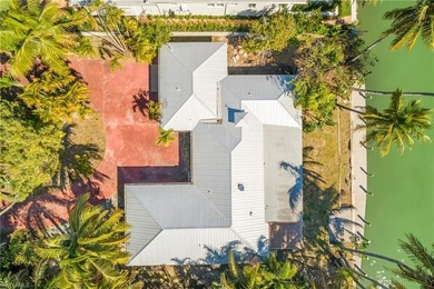 WATERFRONT LUXURY IN THE HEART OF NAPLES. This exceptional - photo 12