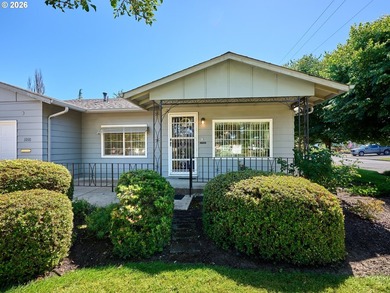 Rare opportunity to own a spacious golf course home on a large - photo 2