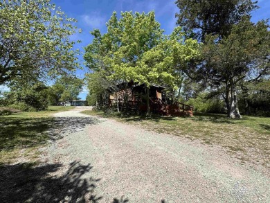 FLIPPIN COMMERCIAL BUILDING IN HIGHLY VISIBLE LOCATION W/HWY 62B