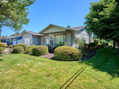 Rare opportunity to own a spacious golf course home on a large - photo 3