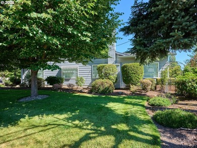 Rare opportunity to own a spacious golf course home on a large - photo 4