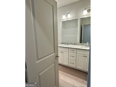**NEW CONSTRUCTION** Move-in-Ready Ranch plan by TIH Homes with - photo 8