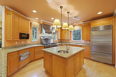 Elegantly situated in the prestigious Village of Golf, 5 Country - photo 18