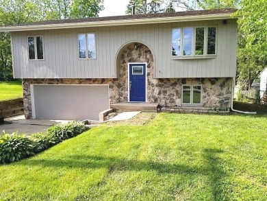 Lake Home For Sale in Wonder Lake, Illinois