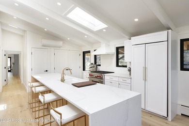 Perched on one of the most optimal locations above Willoughby - photo 12