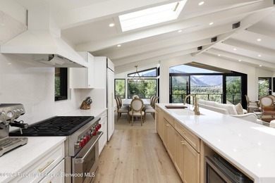 Perched on one of the most optimal locations above Willoughby - photo 13