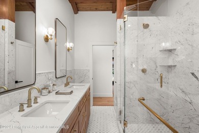 Perched on one of the most optimal locations above Willoughby - photo 15