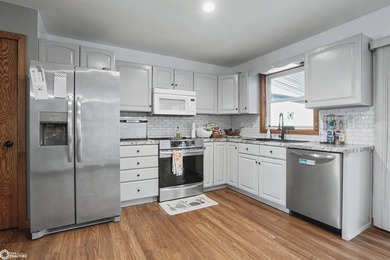 Welcome to this well-maintained and move-in ready 3-bedroom - photo 5