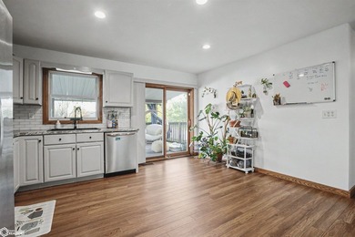 Welcome to this well-maintained and move-in ready 3-bedroom - photo 6