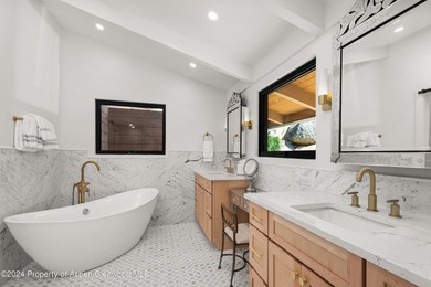 Perched on one of the most optimal locations above Willoughby - photo 18